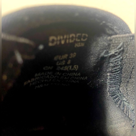 💰2/$10 sale - H&M Divided Black Snake Pattern loafers size 8 - Picture 3 of 4